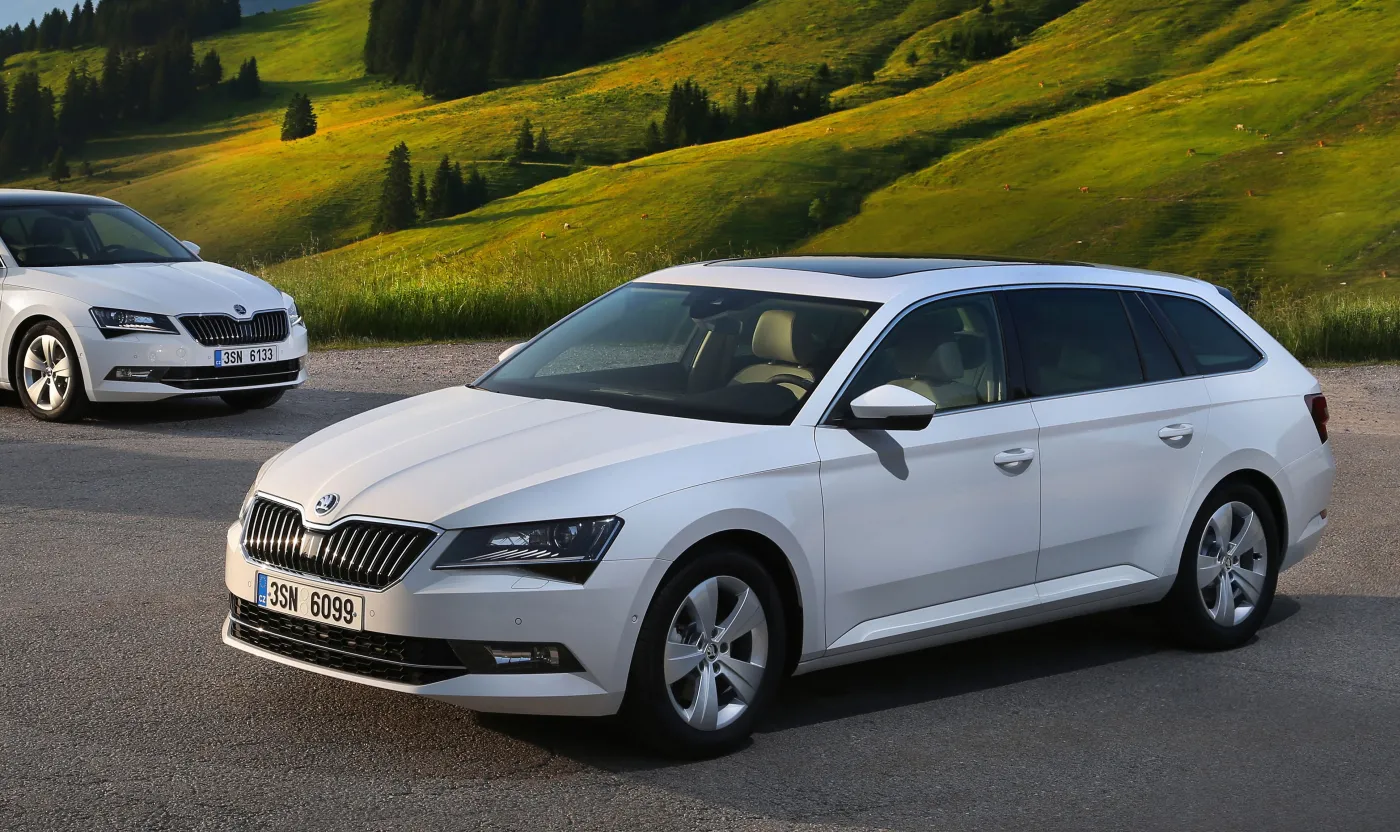 8129304-skoda-superb-greenline.jpg