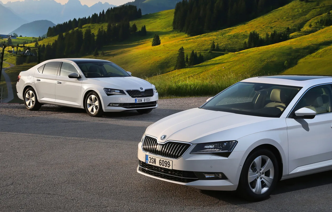 8129364-skoda-superb-greenline.jpg