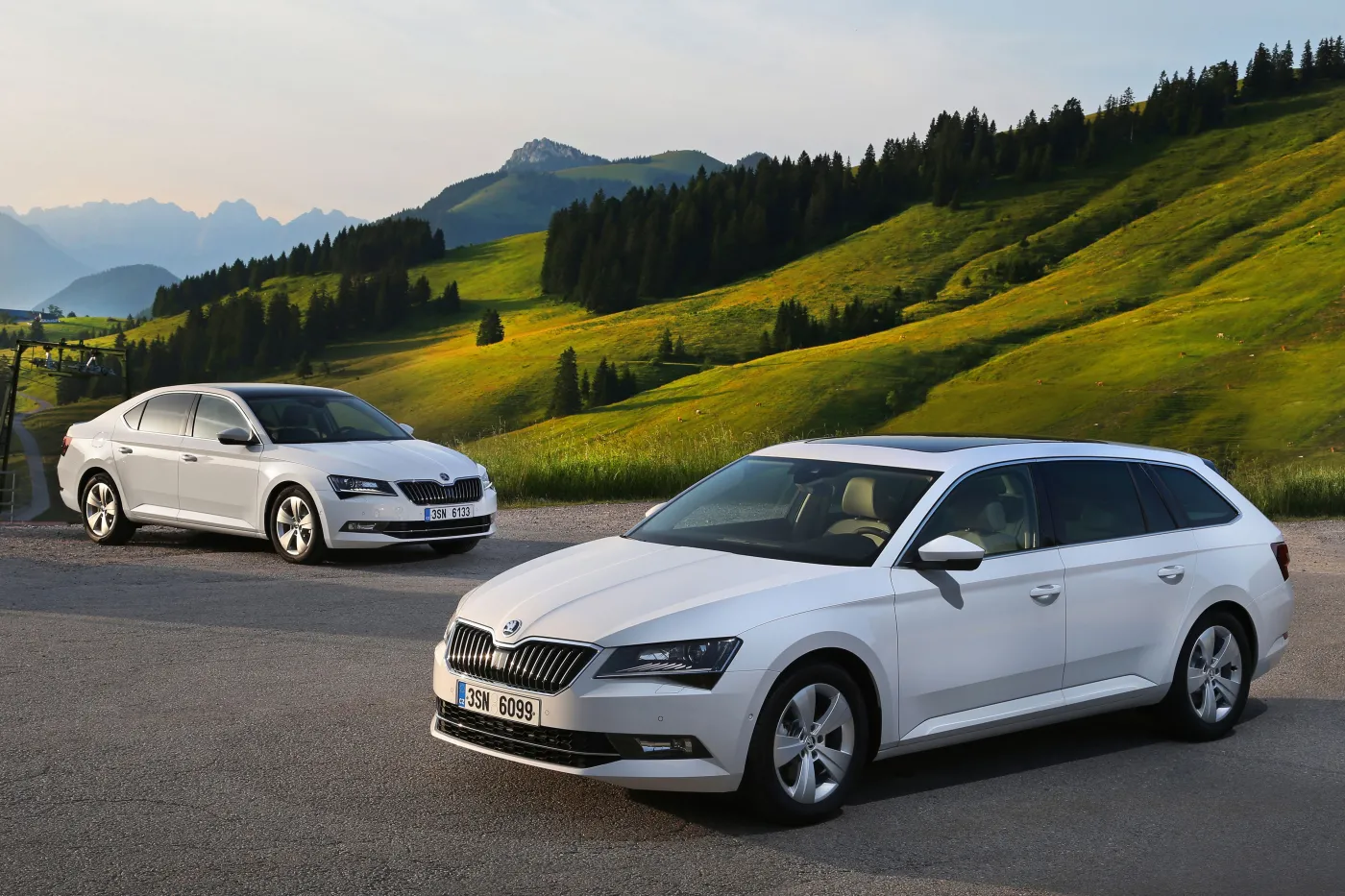 8129395-skoda-superb-greenline.jpg