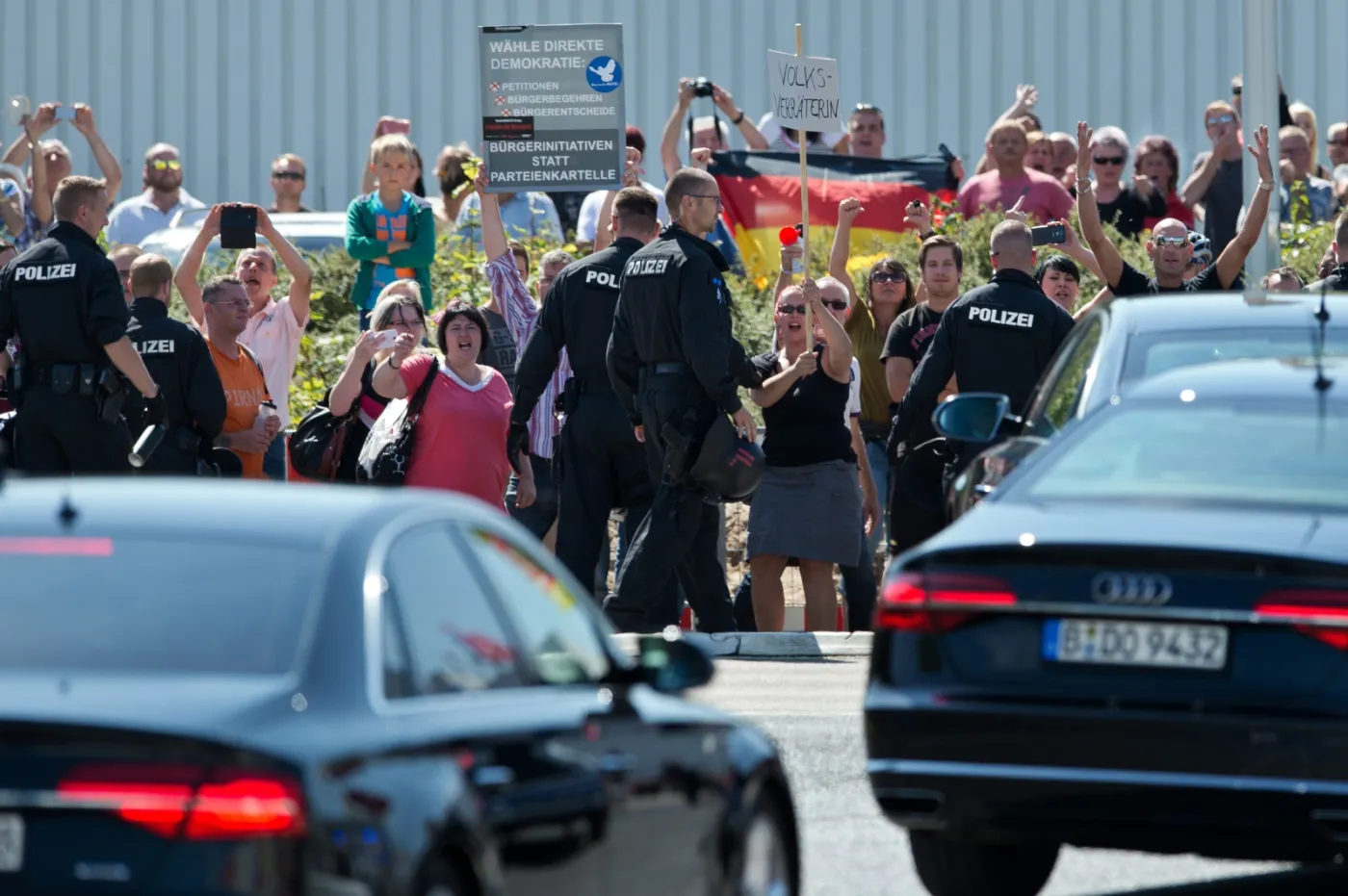 Protestujący w Heidenau 
