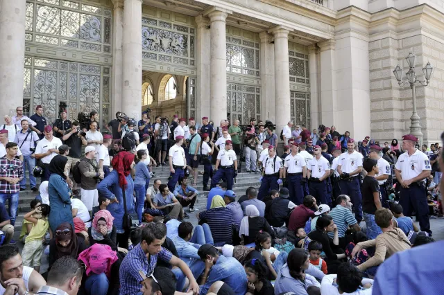 Chaos na dworcu w Budapeszcie. Imigranci zapowiadają protest głodowy