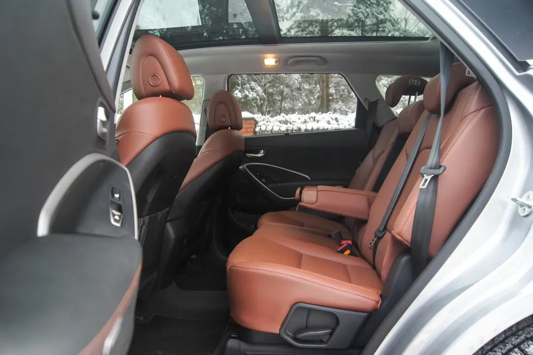 7759563-hyundai-grand-santa-fe.jpg