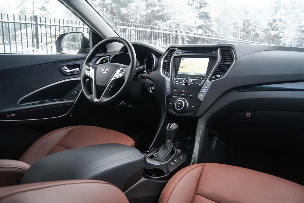 7759709-hyundai-grand-santa-fe.jpg