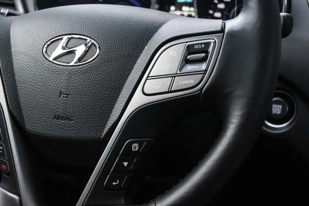7759739-hyundai-grand-santa-fe.jpg