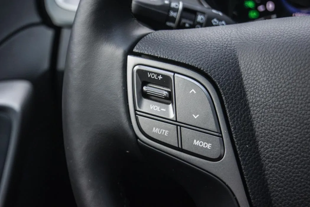 7759769-hyundai-grand-santa-fe.jpg