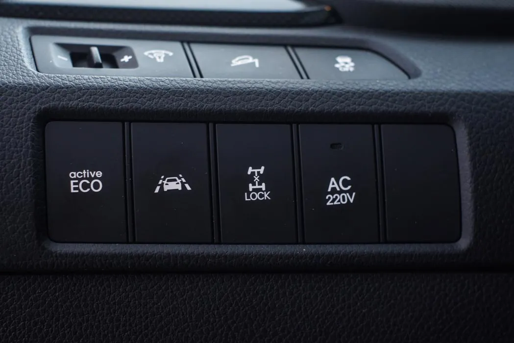 7759829-hyundai-grand-santa-fe.jpg