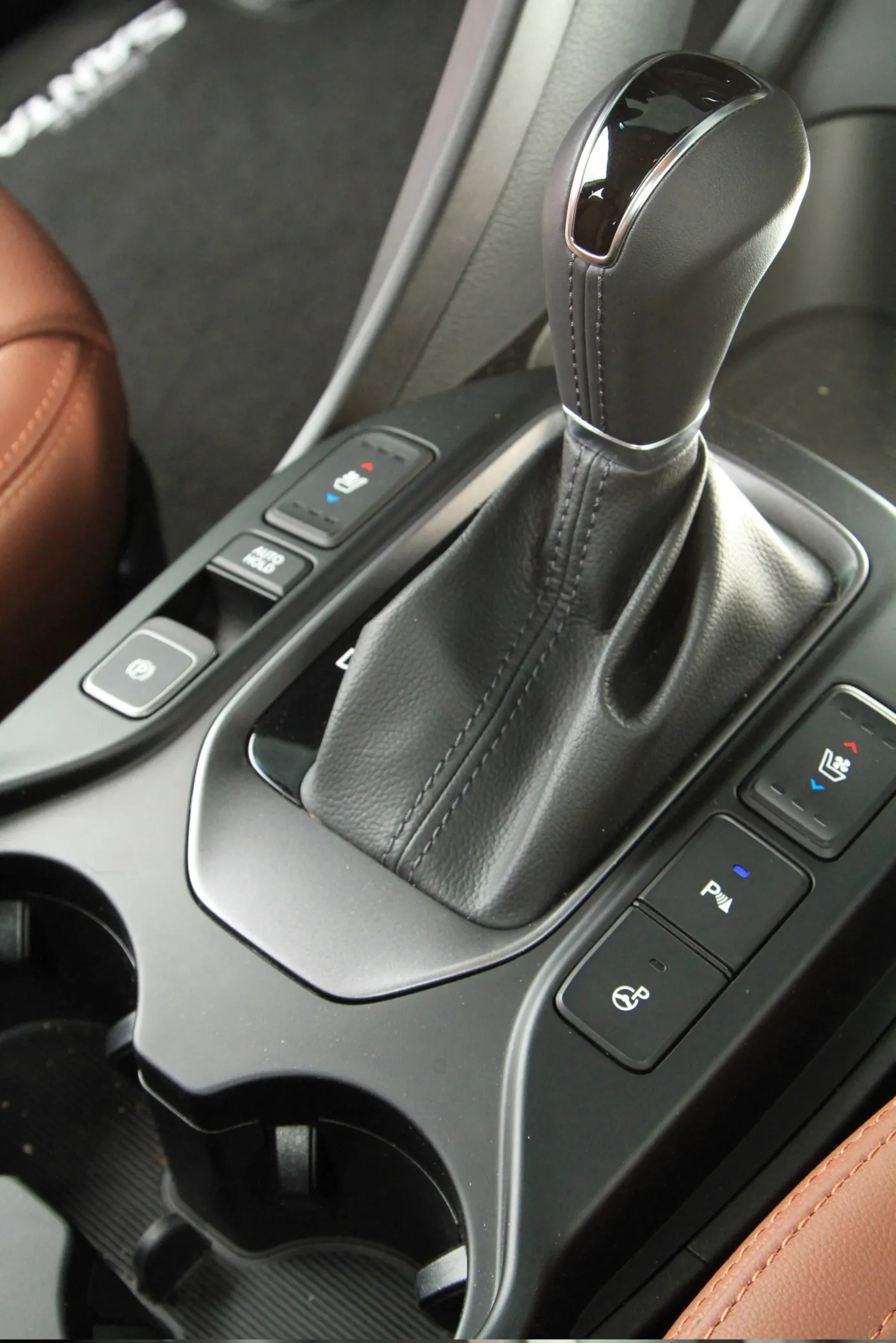 7759919-hyundai-grand-santa-fe.jpg
