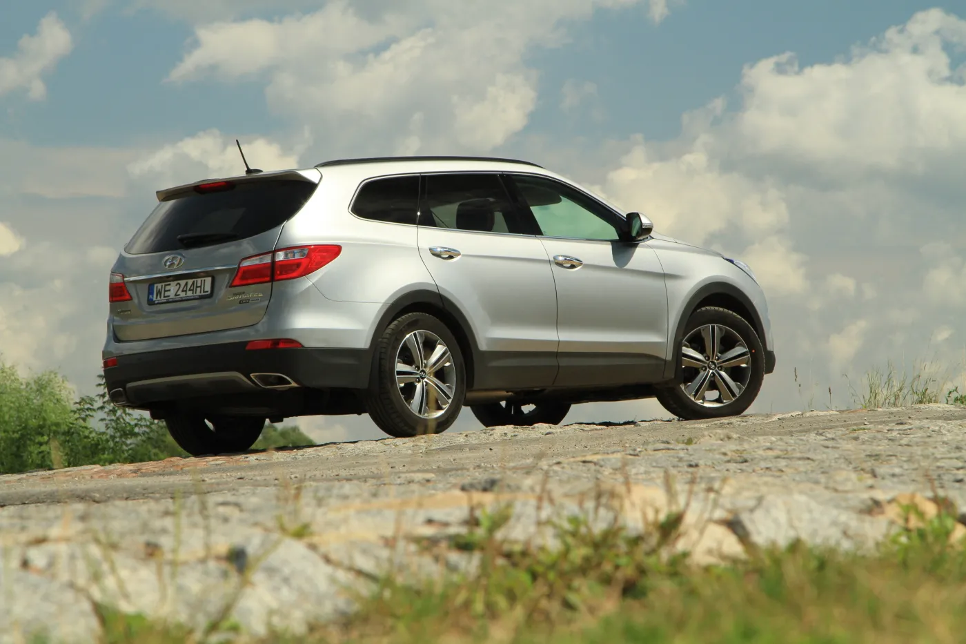 7759949-hyundai-grand-santa-fe.jpg