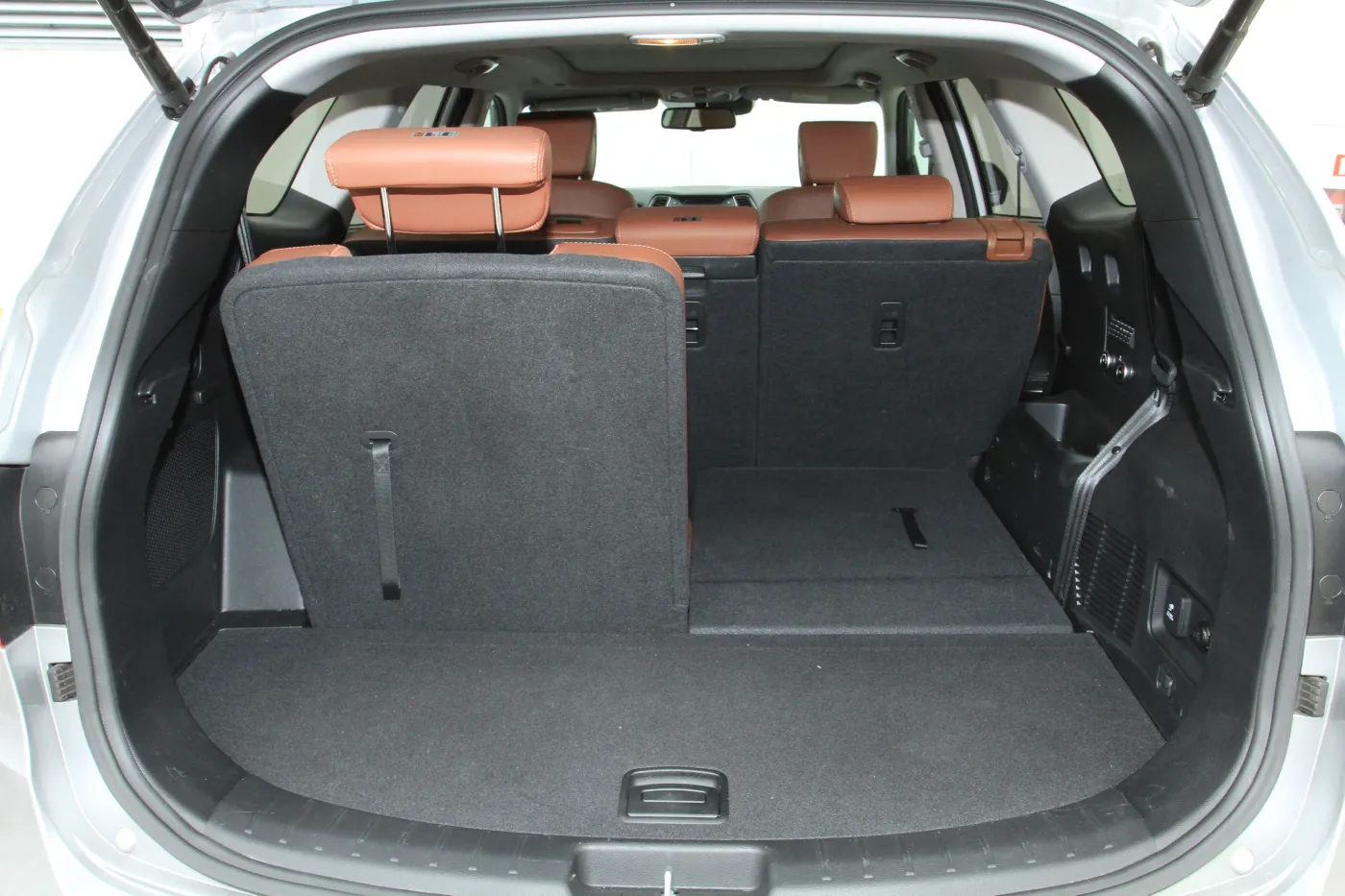 7760526-hyundai-grand-santa-fe.jpg