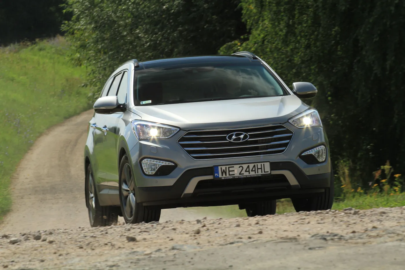 7760033-hyundai-grand-santa-fe.jpg