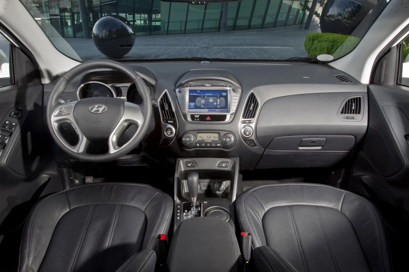 8459314-hyundai-ix35-fuel-cell.jpg