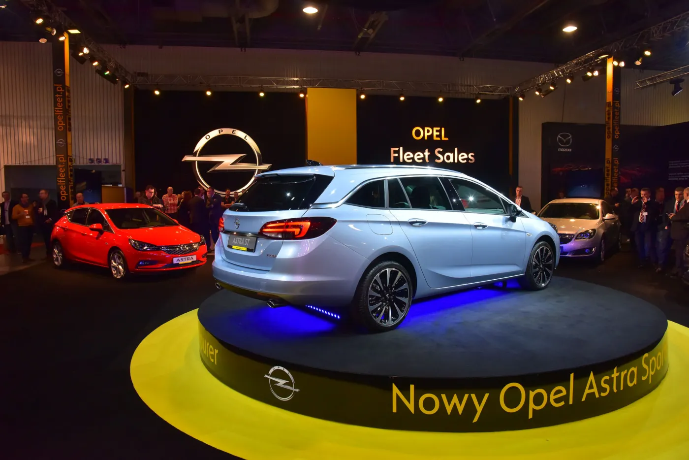 8467536-opel-astra-sports-tourer.jpg
