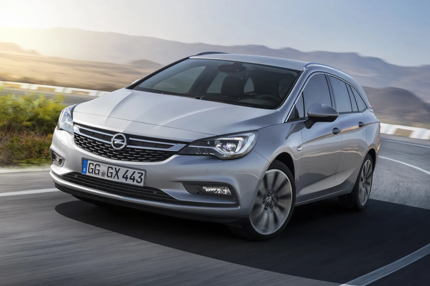 8191912-opel-astra-sports-tourer.jpg