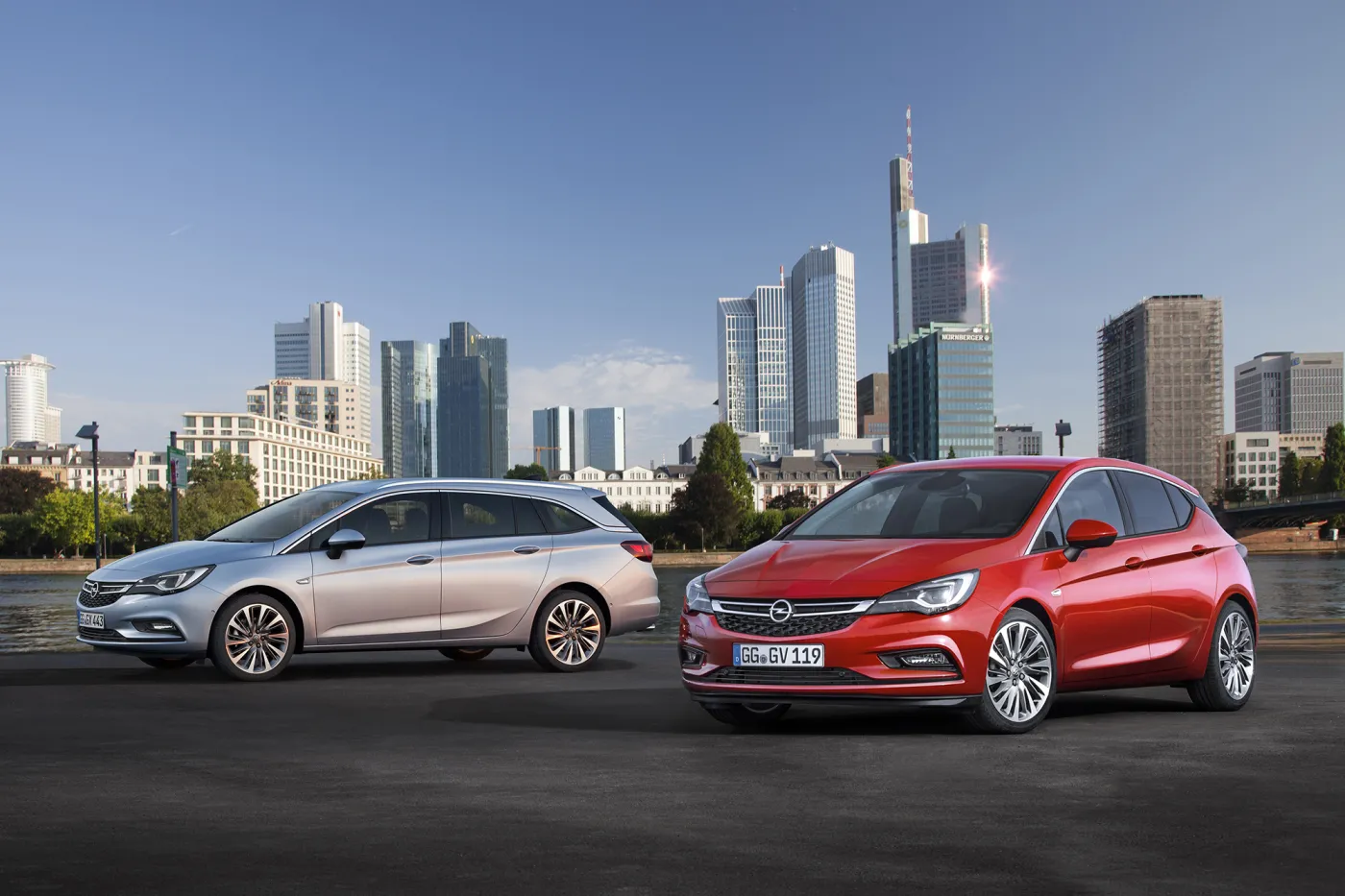 8192160-opel-astra-sports-tourer.jpg
