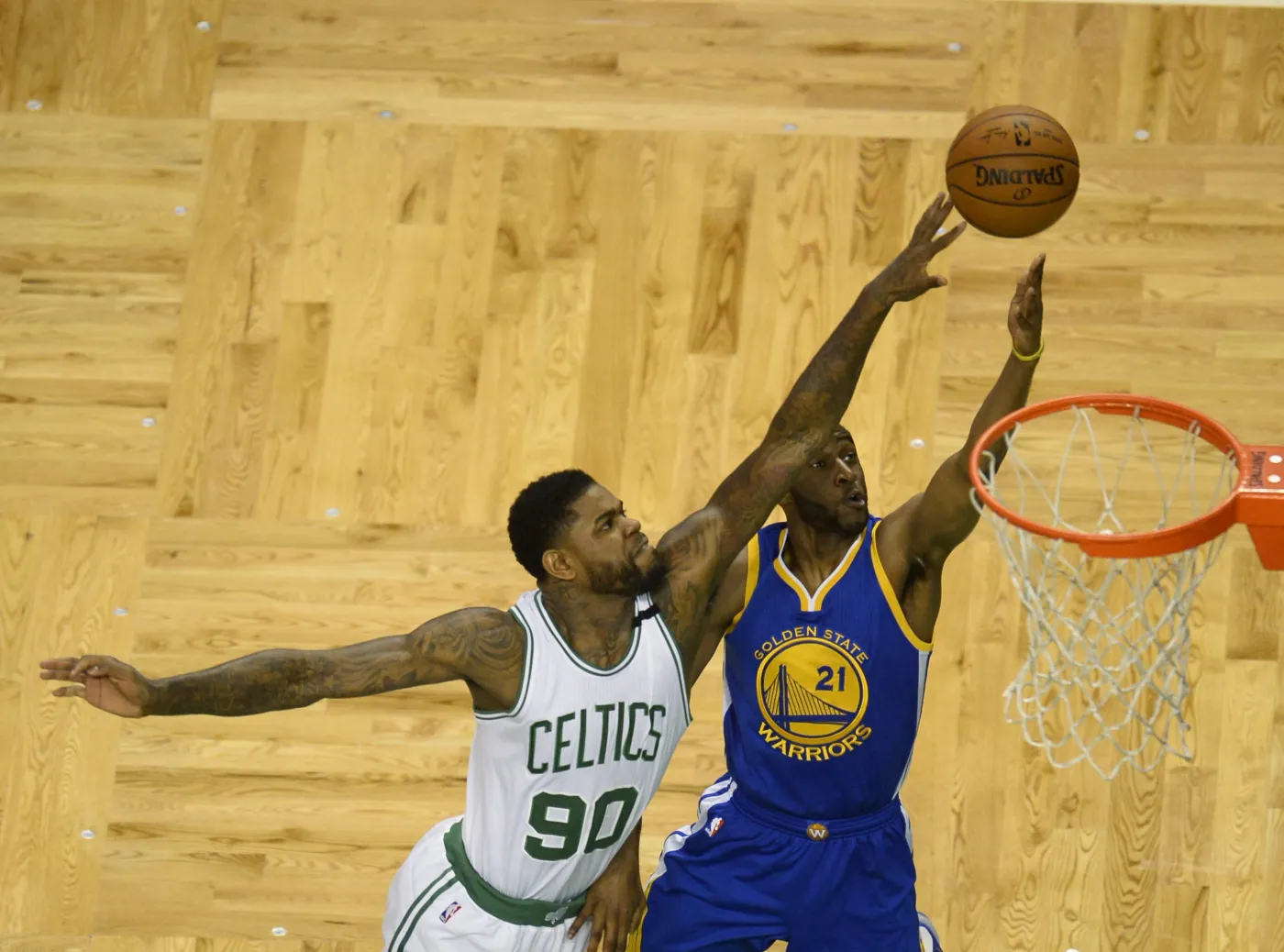 Ian Clark i Amir Johnson