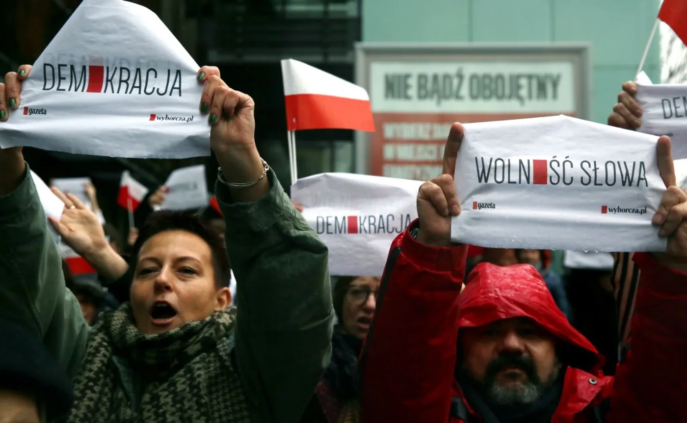 8536624-protest-przed-siedziba-gw.jpg