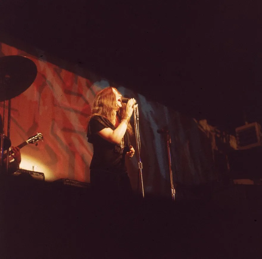 8582894-janis-little-girl-blue.jpg