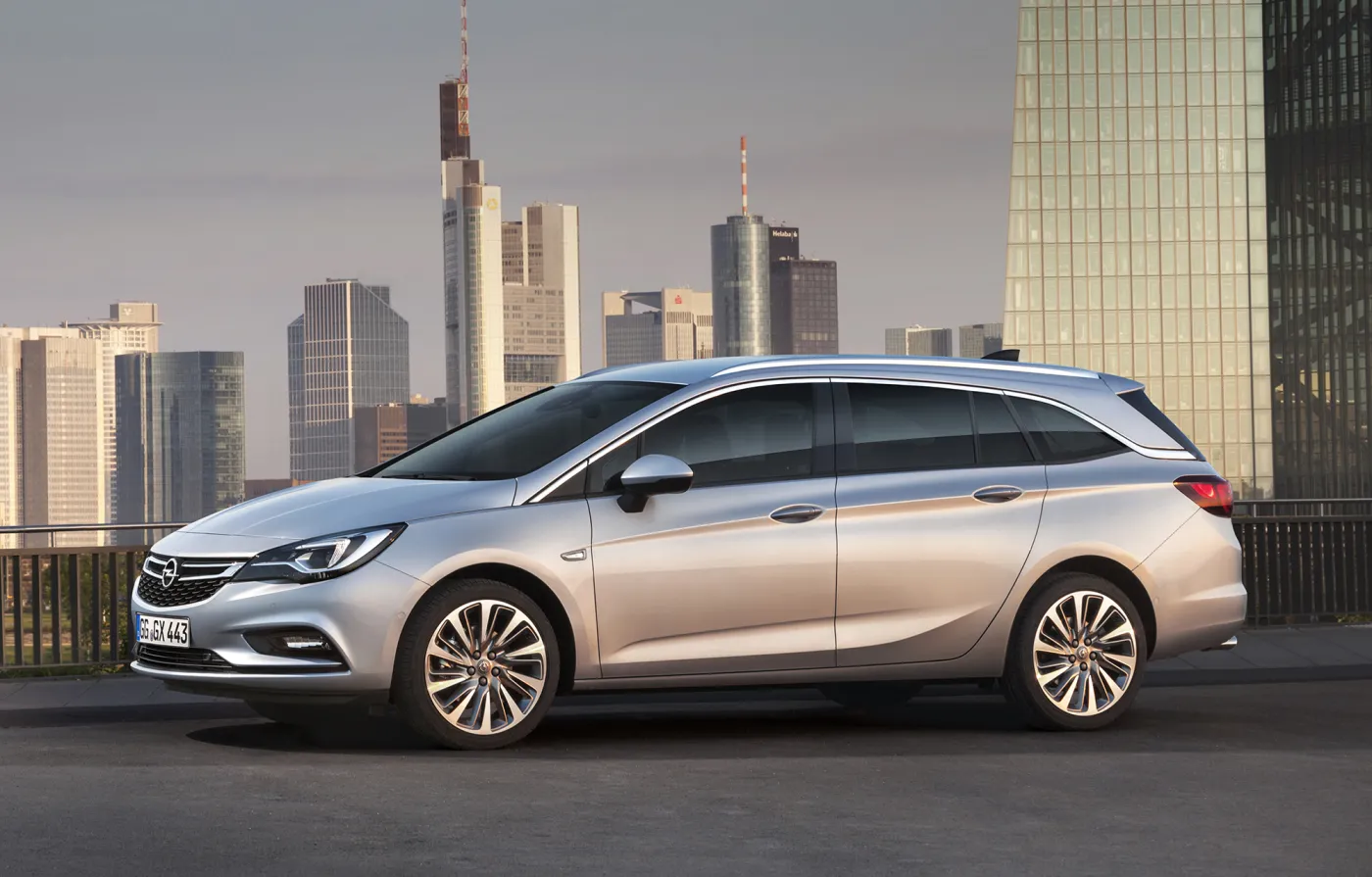8191974-opel-astra-sports-tourer.jpg