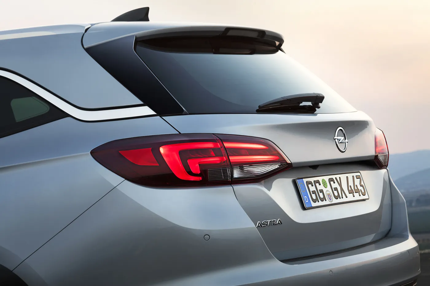 8192036-opel-astra-sports-tourer.jpg