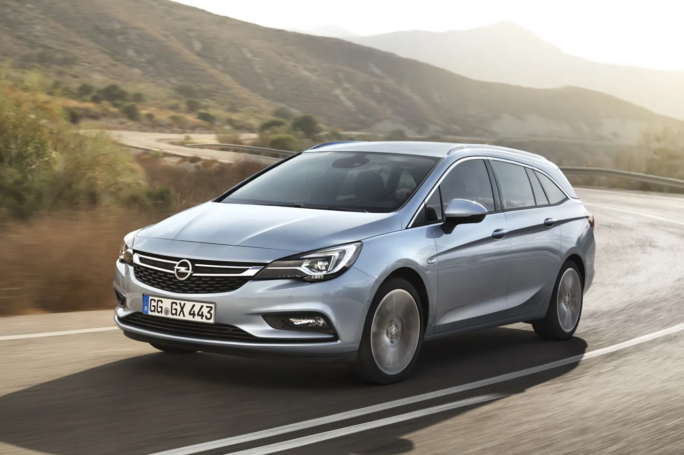 8192191-opel-astra-sports-tourer.jpg
