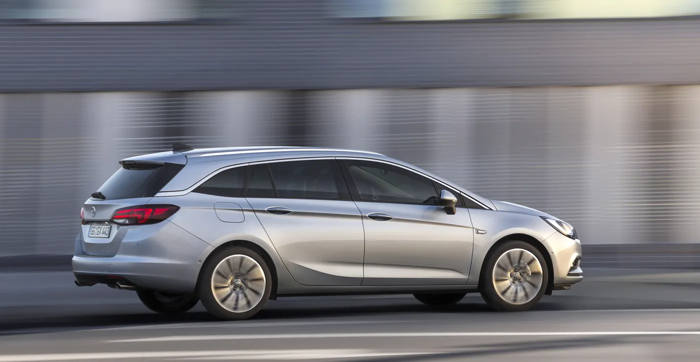 8192222-opel-astra-sports-tourer.jpg