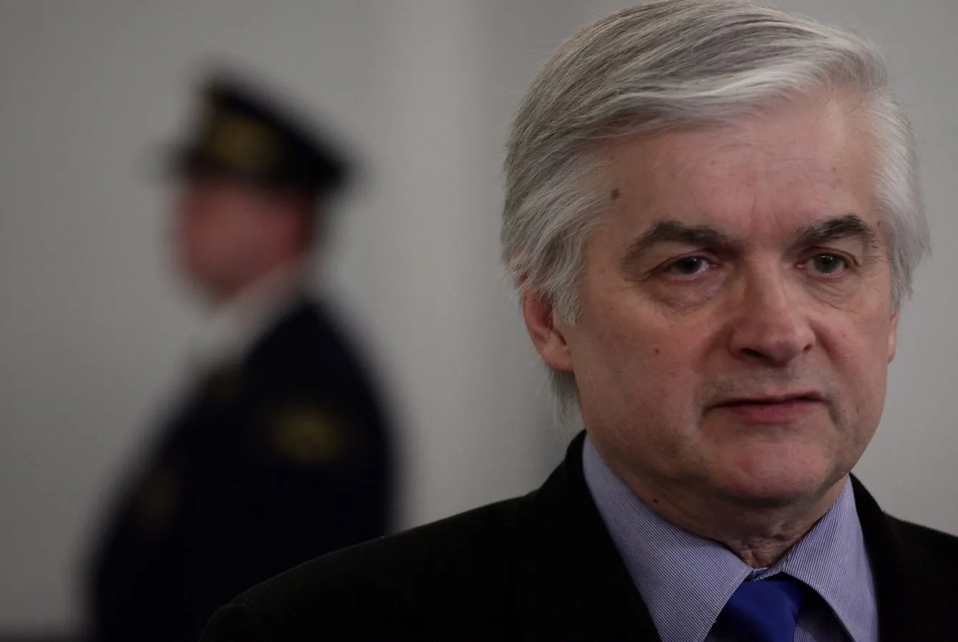 "To jest dowód nieodpowiedzialności". Cimoszewicz krytykuje prezydenta Dudę