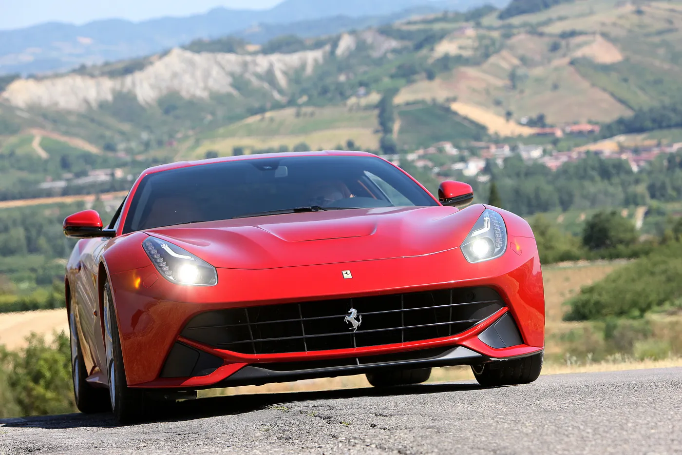8319643-ferrari-f12-berlinetta.jpg