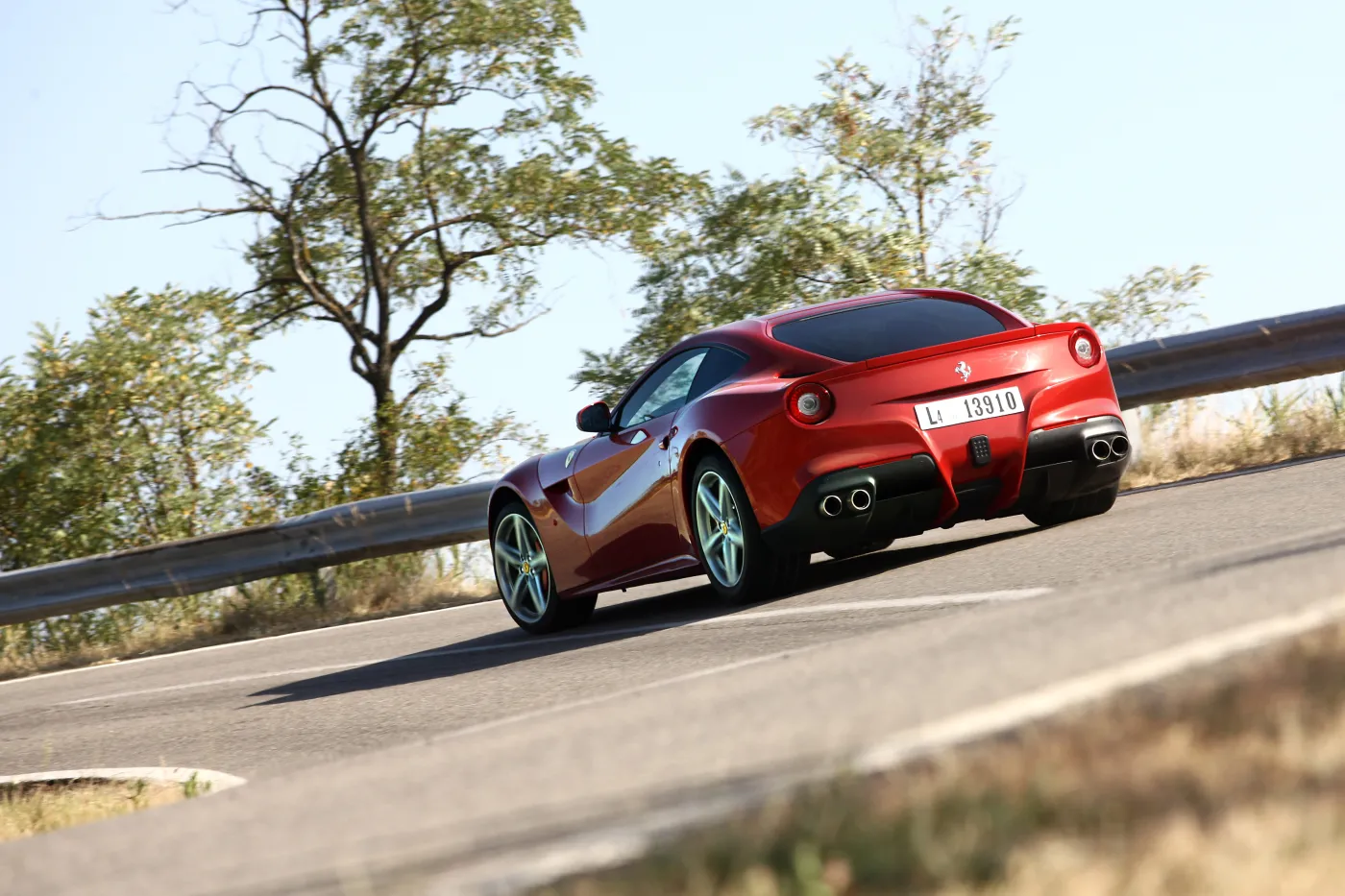 8319877-ferrari-f12-berlinetta.jpg