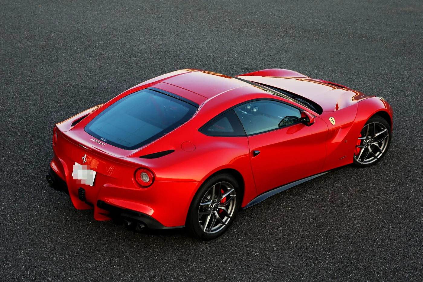 8319941-ferrari-f12-berlinetta.jpg
