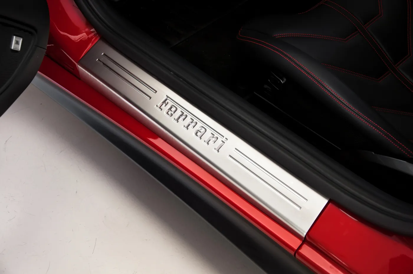 8324155-ferrari-f12-berlinetta.jpg