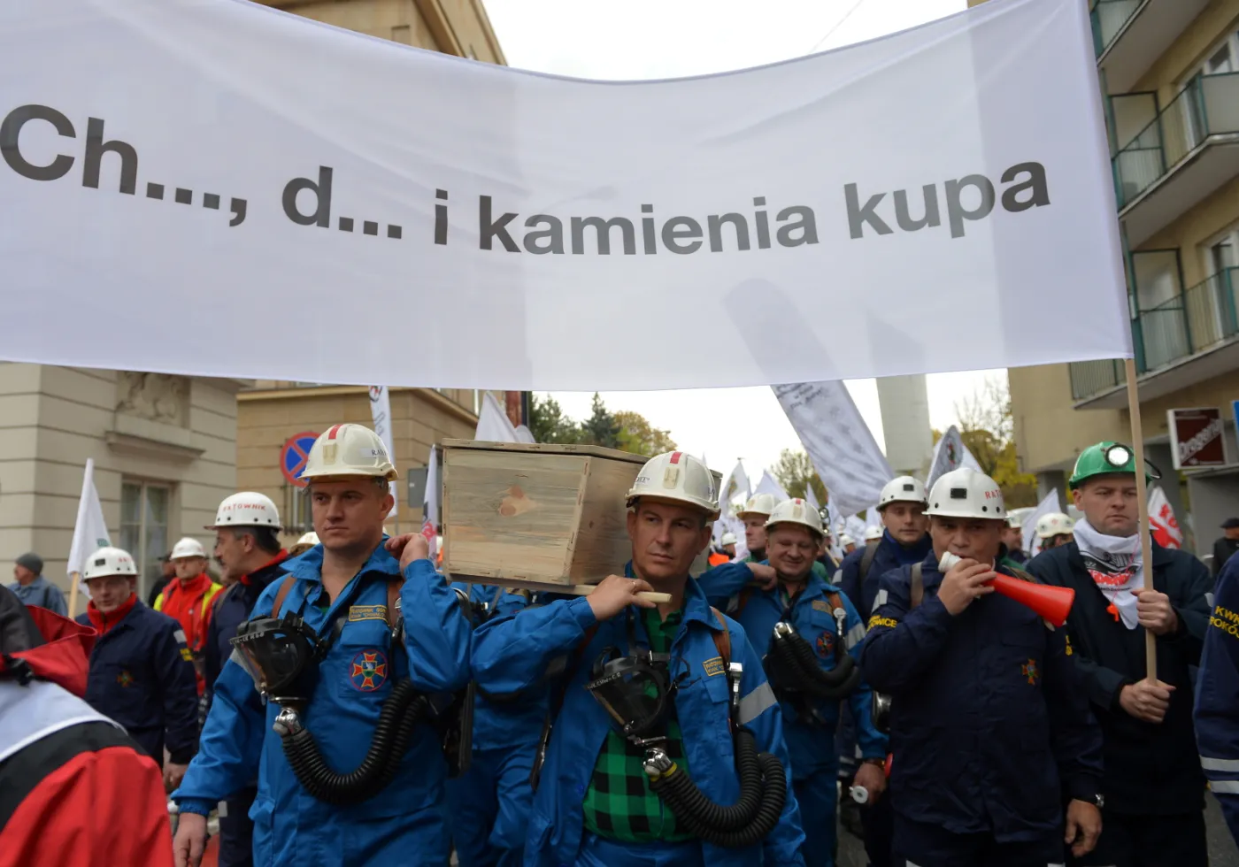Demonstracja związkowców: "Nie płacz Ewka", gruszki na wierzbie i ośmiorniczki przed KPRM... ZDJĘCIA