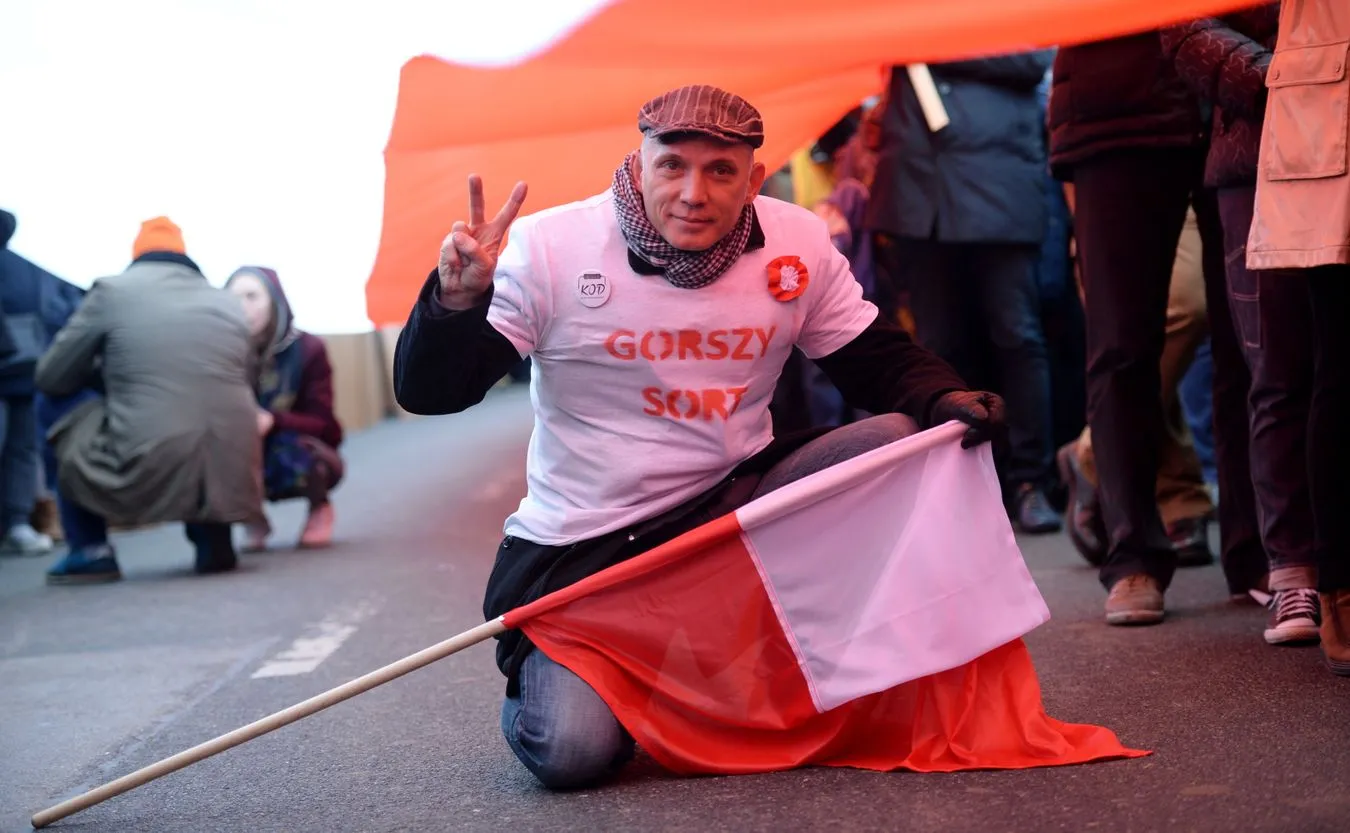 8831845-manifestacja-w-warszawie.jpg