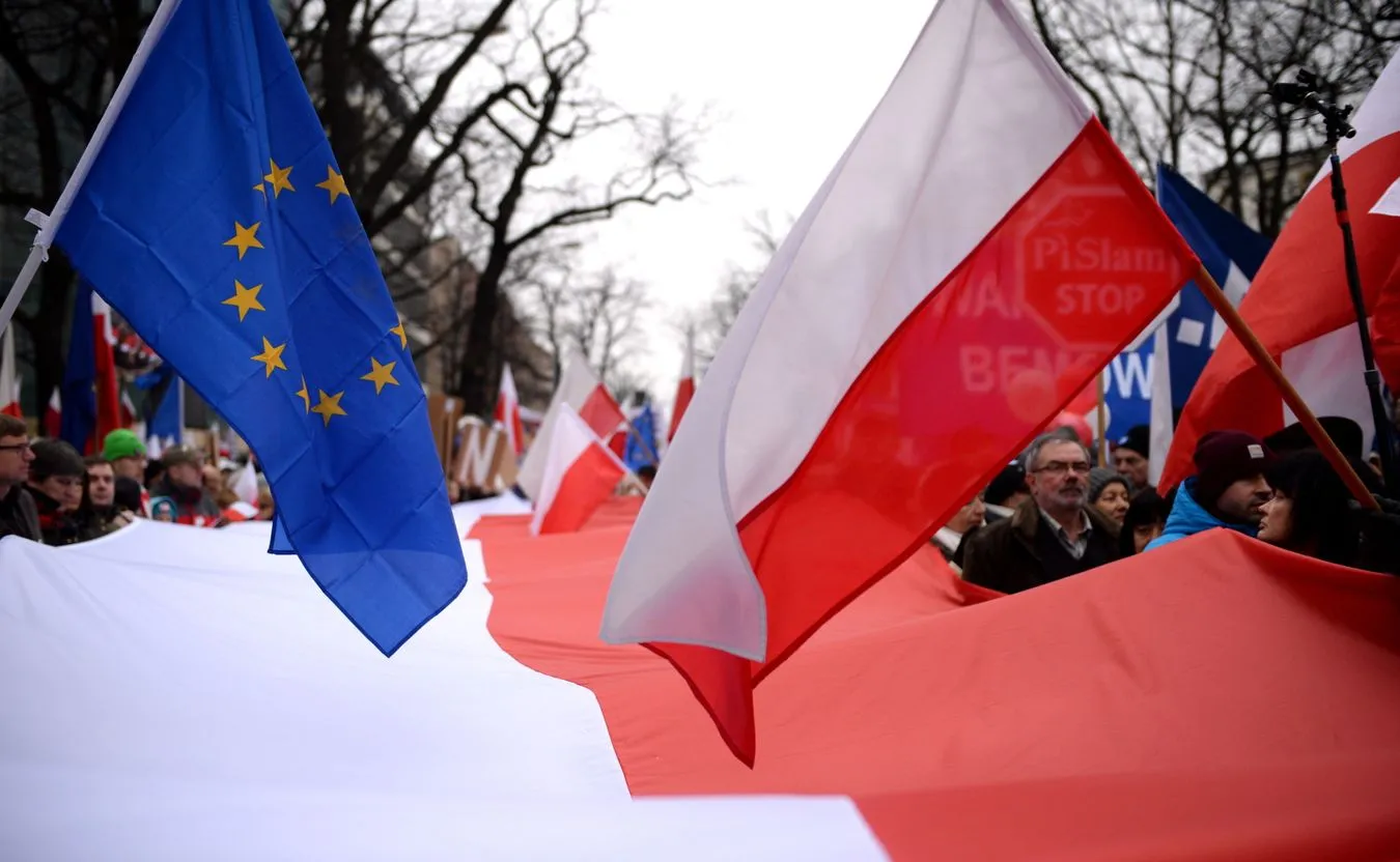 8832000-manifestacja-w-warszawie.jpg