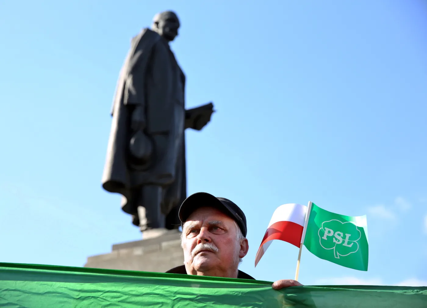 8843748-w-obronie-polskiej-ziemi.jpg