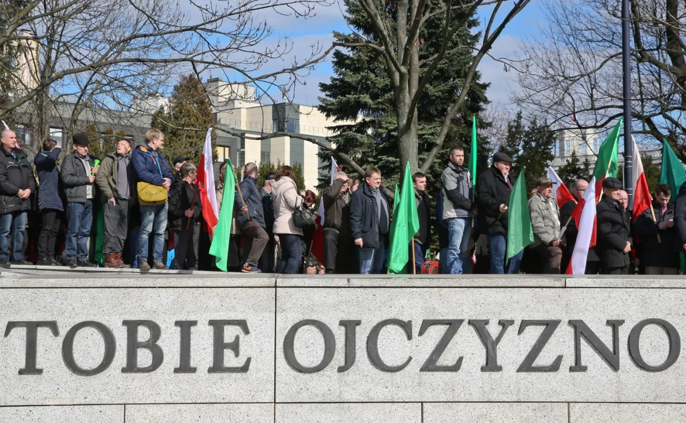 8843844-w-obronie-polskiej-ziemi.jpg