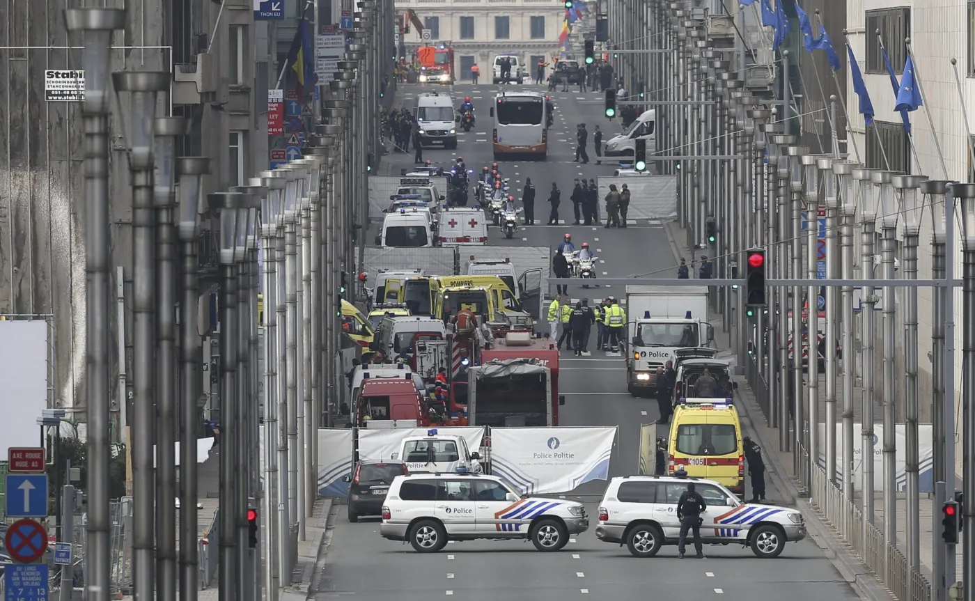 Bruksela, Rue de la Loi. Okolice stacji metra Maelbeek po ataku terrorystycznym