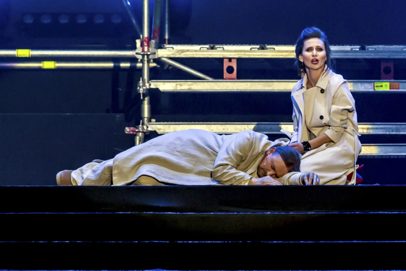 8943173-jesus-christ-superstar.jpg