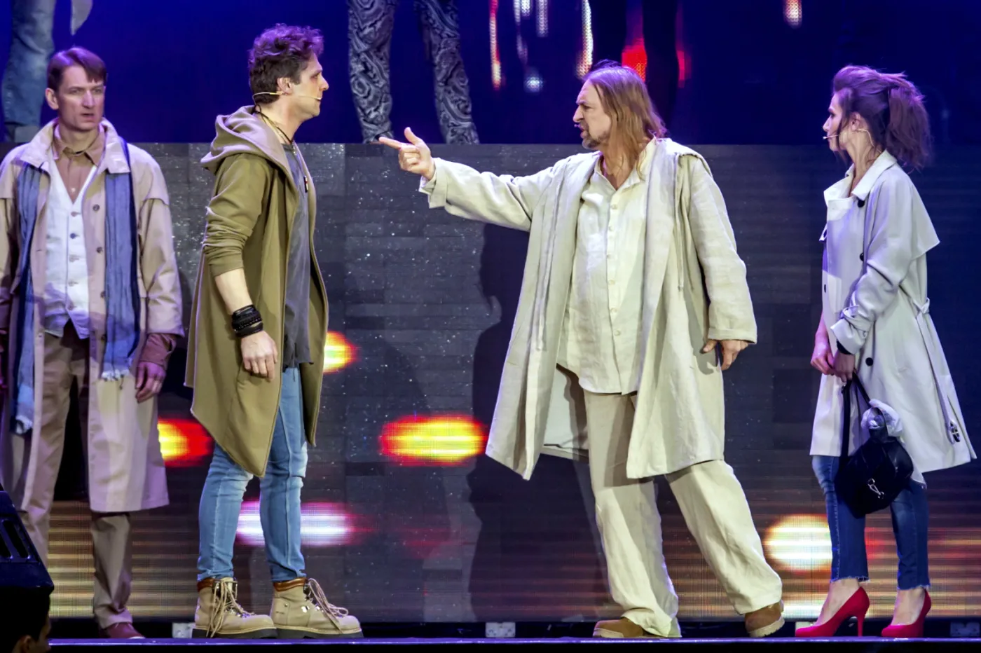 8943301-jesus-christ-superstar.jpg
