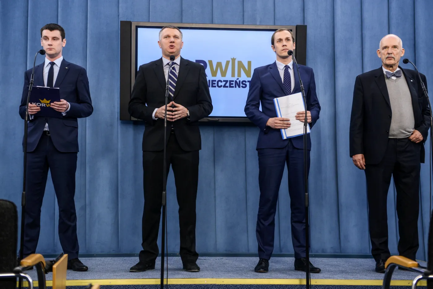 Działacze partii KORWIN