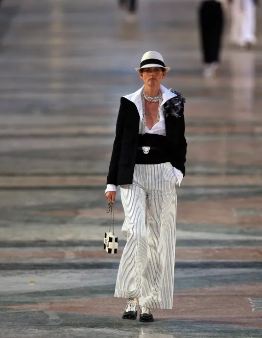 9003773-chanel-resort-2017-kuba.jpg