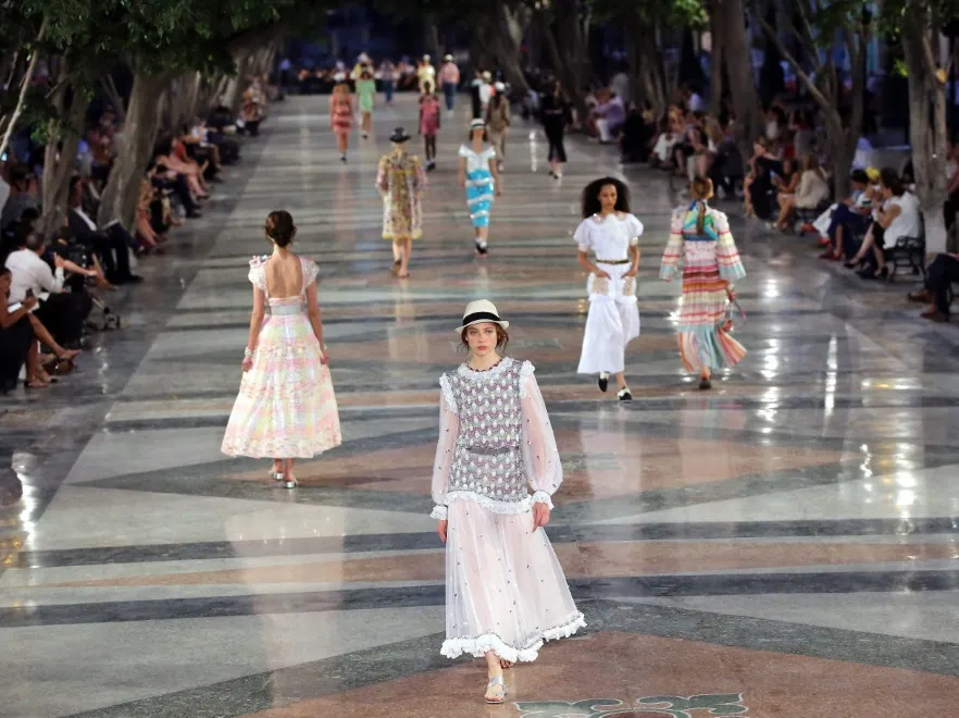 9003829-chanel-resort-2017-kuba.jpg