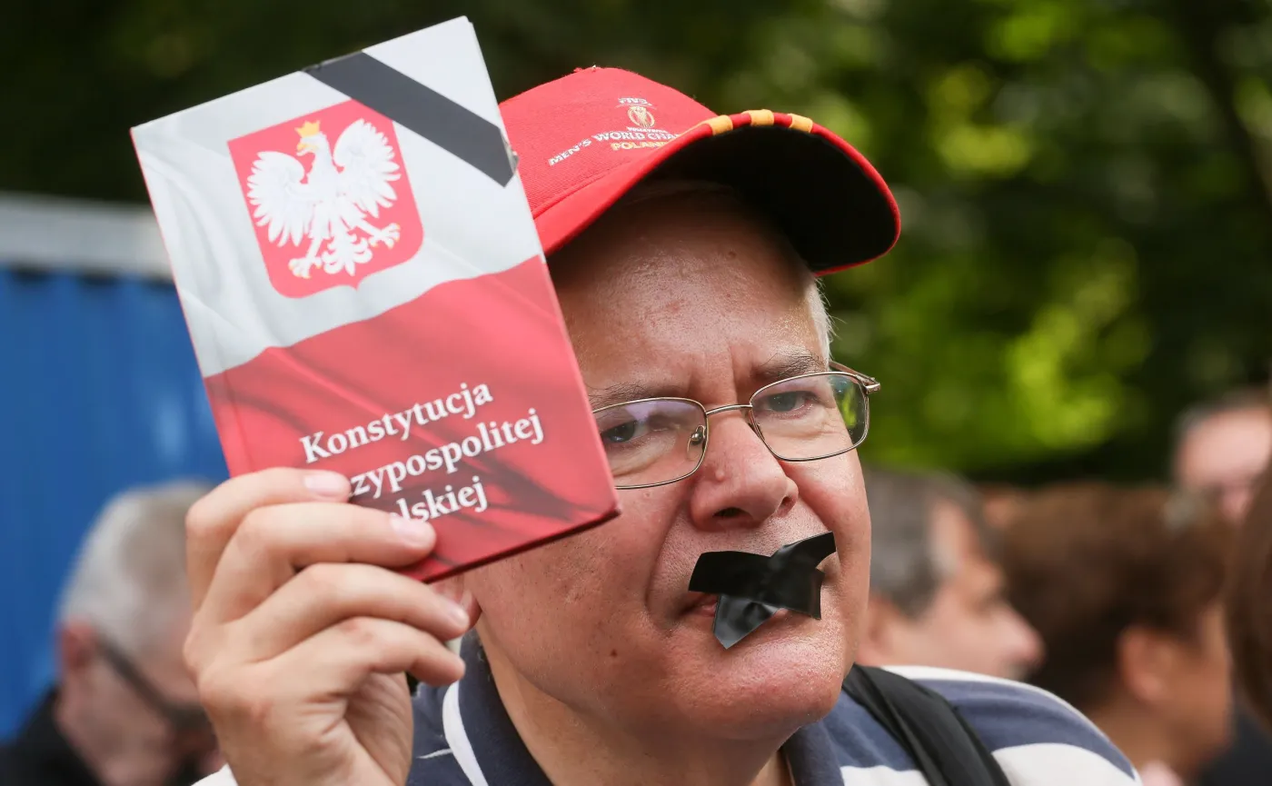 9257152-protest-kod-przed-sejmem.jpg