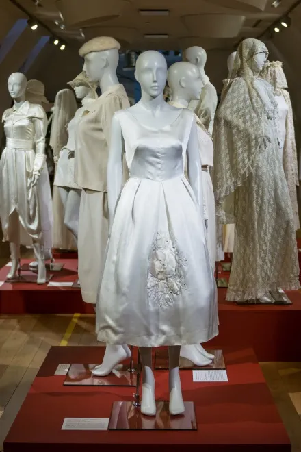 9047935-modna-i-juz-moda-w-prl.jpg