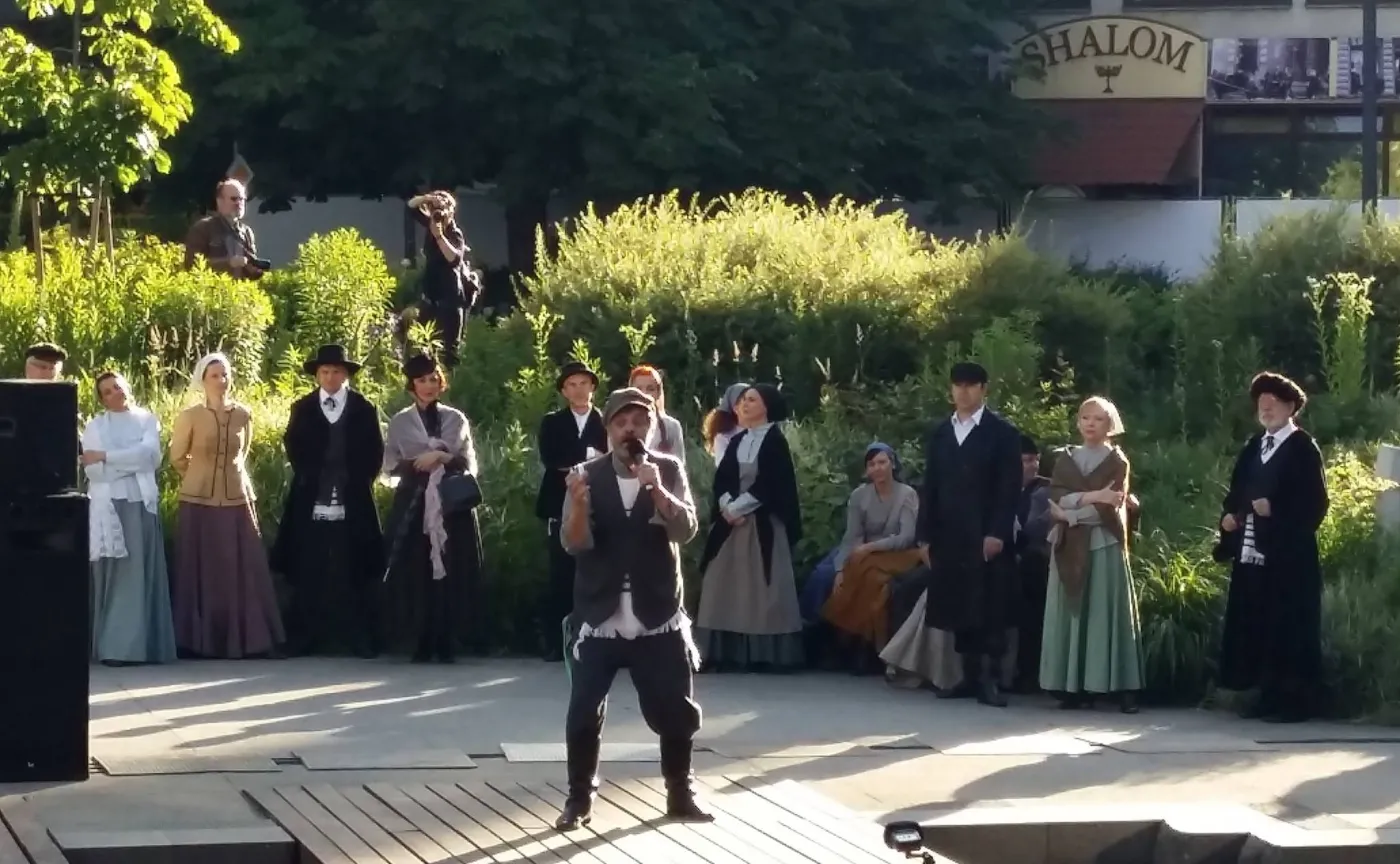 Spektakl w plenerze (Fot. Teatr Żydowski)