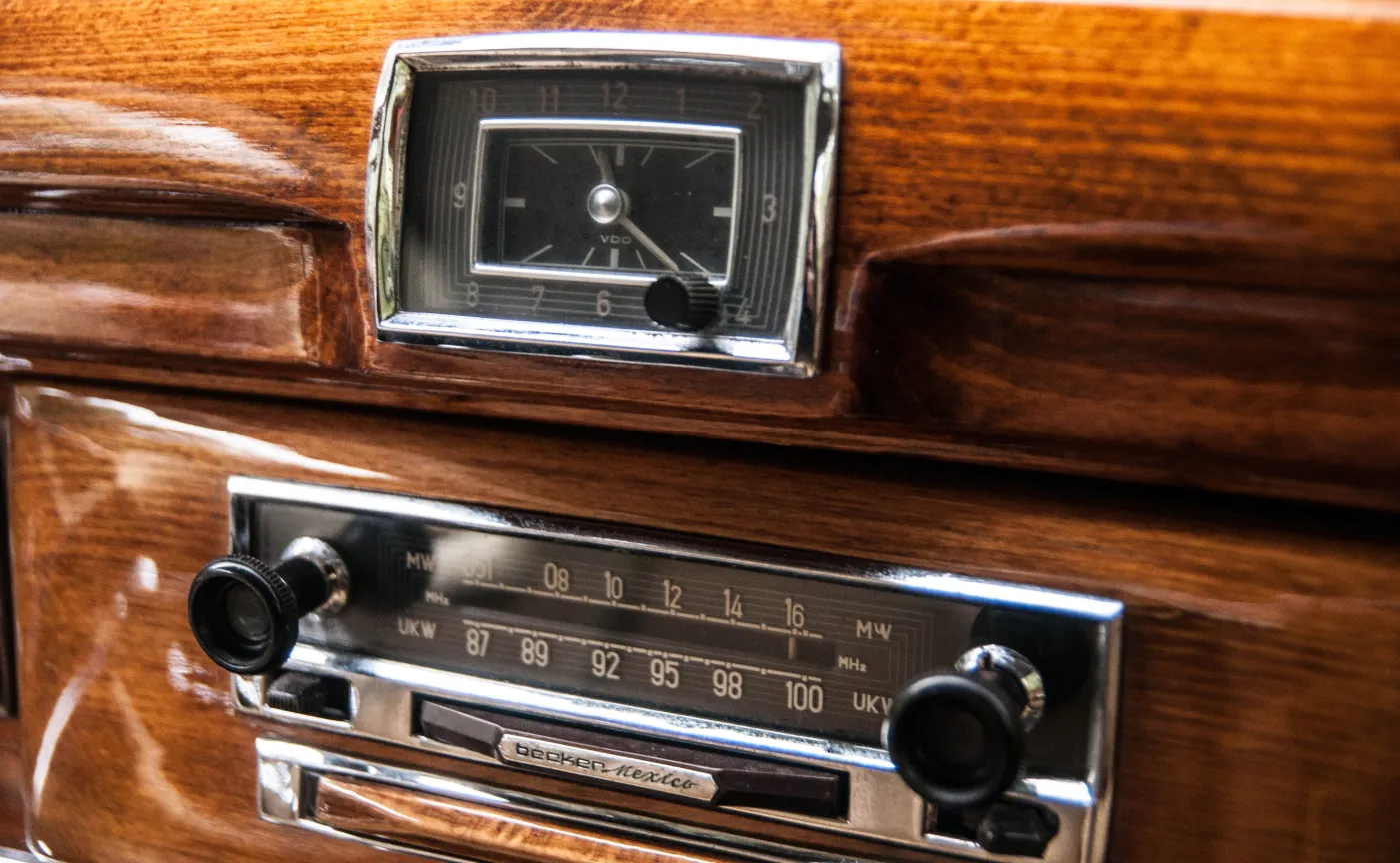9697488-mercedes-300d-adenauer.jpg