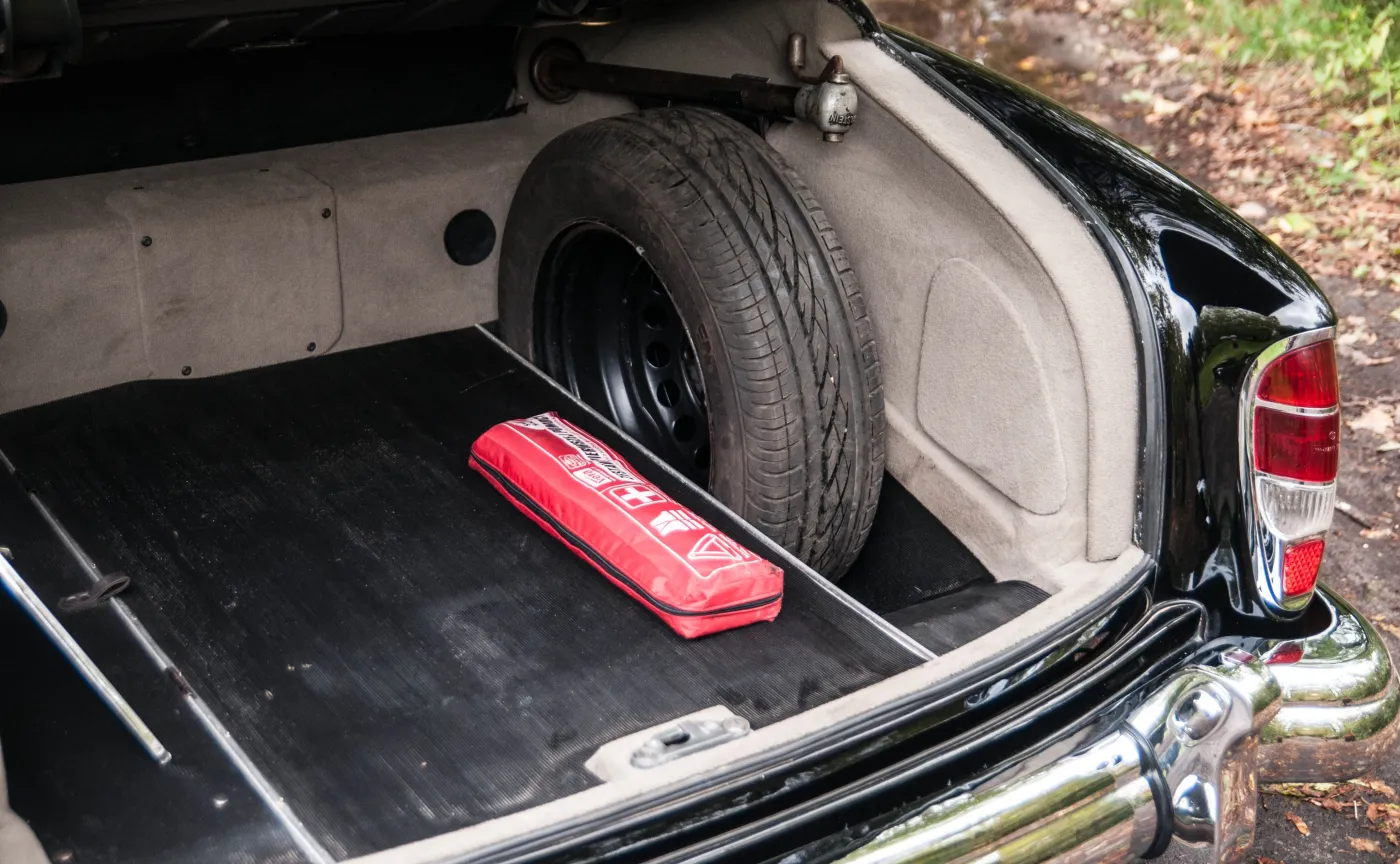 9697552-mercedes-300d-adenauer.jpg