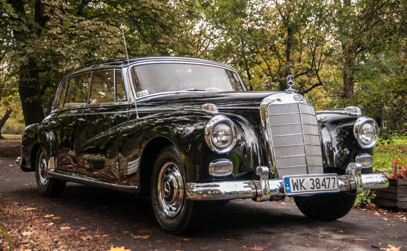 9697139-mercedes-300d-adenauer.jpg