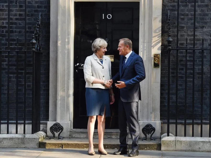 9431515-theresa-may-donald-tusk.jpg