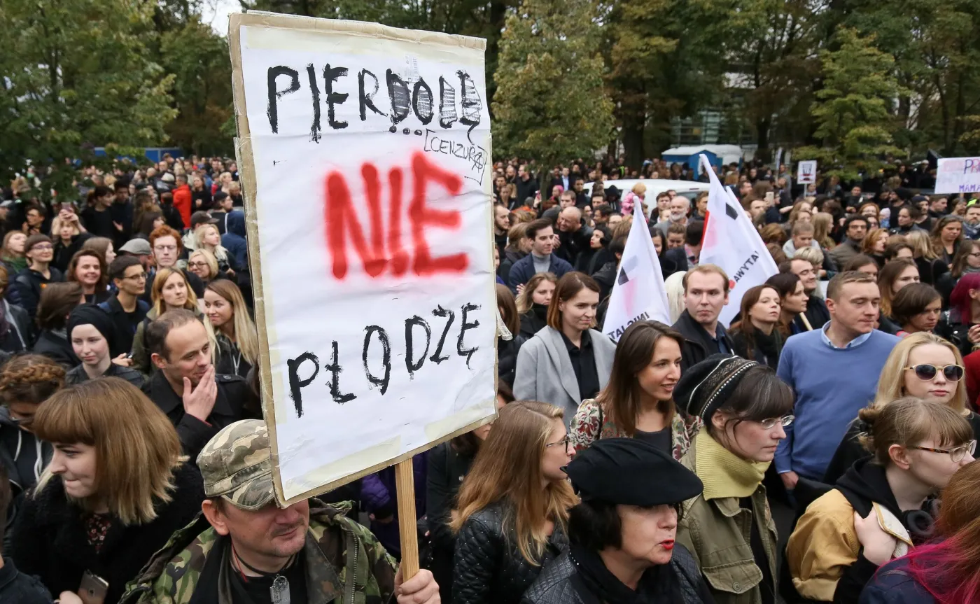 9468840-demonstracje-przed-sejmem.jpg