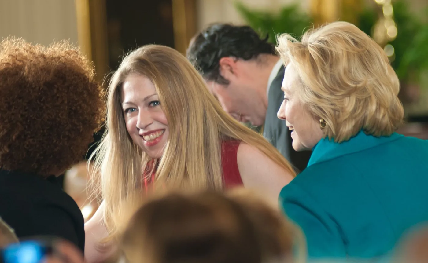 9480237-hillary-i-chelsea-clinton.jpg